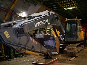 На Камчатку прибыла спецтехника из Москвы для ликвидации последствий снегопадов