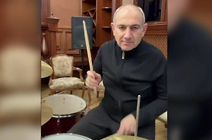 В Госдуме советуют Пашиняну уйти из политики в музыку после видео с барабанами и танцами