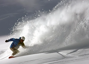 Россиянин погиб под смертельной лавиной во время катания на сноуборде в Японии