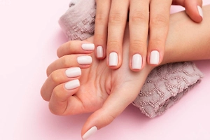 Врач раскрыла, на какие проблемы в организме указывает ребристость ногтей