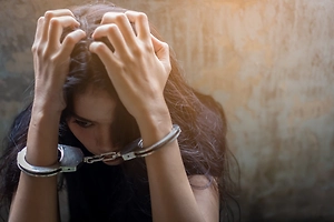 В Британии сотрудницу тюрьмы посадили за связь с «латышским Пабло Эскобаром»