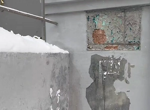 В Москве в седьмой раз разбили мемориальную доску Политковской
