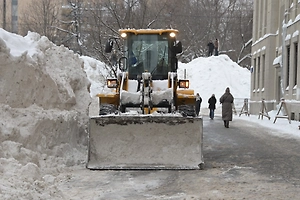 Застрявшие из-за снегопада фуры перекрыли въезды в Москву