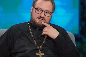 Действительно, количество людей, приходящих к вере в достаточно позднем возрасте, чуть ли не сравнялось с количеством крещаемых младенцев. Сейчас мы видим, что Ройтфельд со своим взрослым сыном также пришли к православию. Это очень важное и верное решение. 