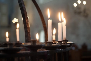 Ряженый «священник» устроил пьянку и облапал прихожанок в церкви в Петербурге