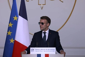 Макрон заявил, что Франция работает над новыми санкциями против РФ на уровне ЕС