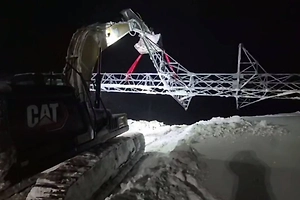 В Мурманскую область доставили последнюю опору ЛЭП 