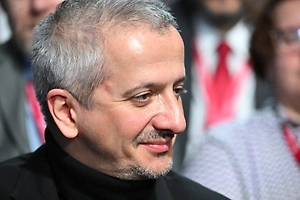 «Делить на своих и чужих глупо»: Богомолов ответил на критику после назначения в Школу-студию МХАТ