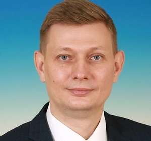 В такие снежные дни город становится одним большим катком — без тренера, без страховки и с очень скользкими правилами. Поэтому несколько дней дистанционного обучения — это не слабость и не уступка, а просто разумная забота. Уж лучше провести утро в тёплых тапочках у экрана ноутбука, чем потом несколько недель залечивать переломы. Иногда это самое правильное решение.