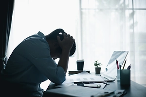 Мужчины становятся геями* из-за стресса на работе, заявил министр в Малайзии