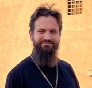 По сути, вот эта мелкая, незначительная ситуация, когда человек зевает, не выспался, ему не хватает сил и он вспоминает свою немощь и молится, — это тоже хороший повод вспомнить о том, что наше тело немощно, что мы предназначены не для земной жизни, а для жизни вечной, и действительно обратиться к Творцу. При этом, конечно, именно крестить рот нет никакой необходимости. Ртом зевают, но крестить рот незачем после того, как вы зевнули.