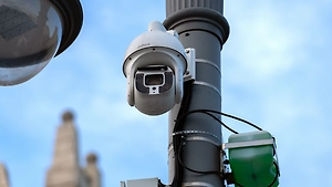 Умные камеры начали фиксировать самокаты и велосипеды на проезжей части в Москве