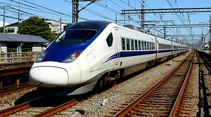 В Японии у скоростного поезда на полном ходу отлетела защитная панель