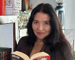 Считается, что во сне мы соприкасаемся с более тонкими уровнями реальности — будь то подсознание, коллективное поле или высшие силы. В этом состоянии информация может приходить в виде образов, символов или сюжетов, которые не всегда понятны сразу, но несут важный смысл.