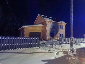 На пепелище сгоревшего дома в Якутии нашли тела двух взрослых и трёх детей