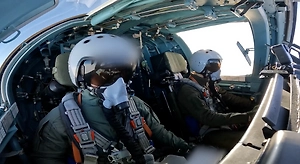 Русских асов на Су-34 сняли во время сброса авиабомб на логово ВСУ с бронетехникой