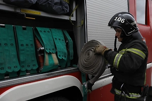 Десять человек пострадали при пожаре на стройке элитной многоэтажки в Москве