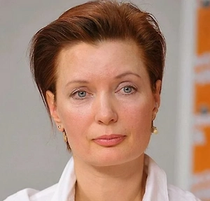 Ключевой момент — плесень в благородных сырах (дор-блю, рокфор, горгонзола, камамбер) — это специально внесенные, безопасные и съедобные культуры грибов рода Penicillium или белой плесени Penicillium camemberti. Эта «благородная» плесень в контролируемых количествах не вредна для здорового человека. Она придаёт сыру уникальный вкус, аромат и текстуру.