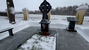 «Вечный Робин Гуд»: В Подмосковье поставили роскошный памятник криминальному авторитету с блатными стихами