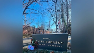Посольство Дании в США получило цветы и письма поддержки от американцев