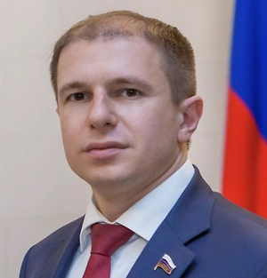 Такая ситуация лишний раз подчёркивает, что владельцы данного бизнеса существуют в собственных, оторванных от реальности представлениях — в то время как наши солдаты и офицеры проливают кровь за благополучие русского народа и будущее Русского мира. Эти люди ведут деятельность на нашей территории, но при этом позволяют себе подобные с точки зрения здравой логики необъяснимые поступки. Это говорит об абсолютном отсутствии у них и совести, и разума, и чувства ответственности.