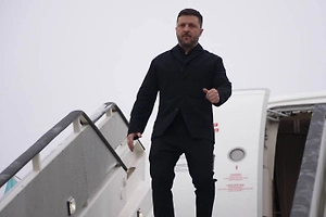 Журналист Юнашев рассказал Life.ru, почему Зеленского никто не встретил в Давосе