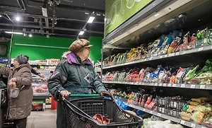 Врач объяснил причины появления «запаха старости» после 50 лет