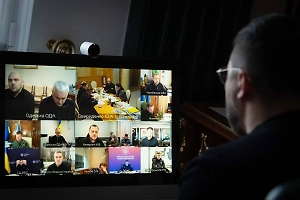 Боуз высмеял Зеленского за фото с «блэкаутом» и работающим компьютером