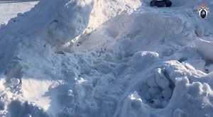 Мать откопала из снега 10-летнюю дочь, задохнувшуюся в сугробе под Красноярском