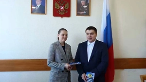 Многодетная семья из Эстонии переехала в Омскую область и получила гражданство РФ