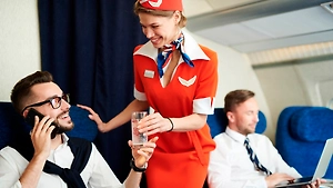 Стюардессы признались: эти 5 типов пассажиров получают лучший сервис. А вы в списке?