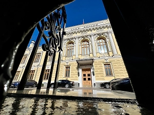 Зампред ЦБ объяснил, почему снижение ключевой ставки должно быть постепенным