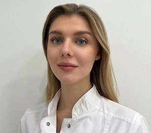 Зимой кожа особенно уязвима: мороз, ветер и сухой воздух в отапливаемых помещениях создают для неё экстремальные условия. В этот период мы неосознанно совершаем ошибки в уходе, которые только усугубляют ситуацию, а именно: провоцируют сухость, раздражение и шелушение. 