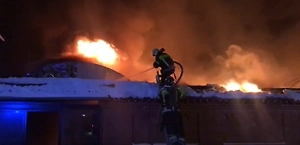 В торговых павильонах Сергиева Посада локализовали пожар на 3000 квадратах