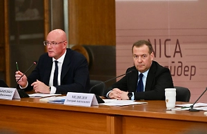 Медведев назвал операцию США в Венесуэле «отличным примером миротворчества»