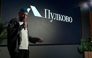 Ленинград, хвосты и разводные мосты: Пулково примерил логотип от Артемия Лебедева