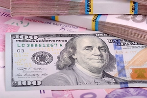 Экономист объяснил, почему падение курса доллара не приведёт к тотальному краху