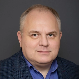 Что касается психотипа Трампа, то он выступает как политический холерик. Ему нужно быть в центре внимания. В некоторых случаях это создаёт риски для конфиденциальности: договорённости могут подвергаться критике с разных сторон. Чаще всего они реализуются на негласном, латентном уровне.