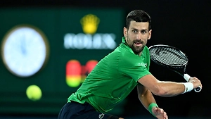 Джокович в 38 лет выиграл пятисетовый триллер у Синнера и вышел в финал AO