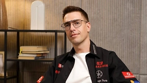 Секс-коуч Алекс Лесли обжаловал в суде ограничение в родительских правах