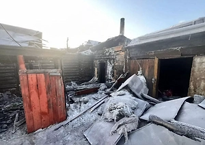 Двое взрослых и двое детей умерли в реанимации после пожара в доме в Алтайском крае