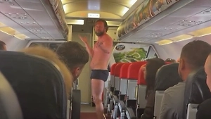 Русскоязычного туриста после голого дебоша на борту депортировали во Вьетнам