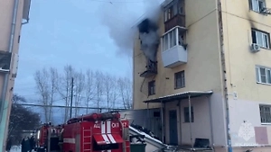 В Первоуральске потушили пожар, охвативший три квартиры после взрыва газа в доме