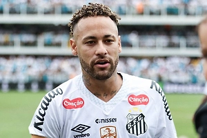 Бразильский футболист Неймар продлил контракт с «Сантосом»