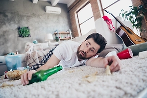 Прямой путь к язве: Врач назвала известные обезболивающие, которыми нельзя спасаться от похмелья