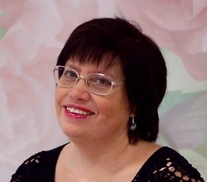 Стол обильный, и всю ночь на столе стоят салаты, заправленные майонезом, горячие блюда. В тёплом помещении за это время вполне могут развиться колонии вредных микроорганизмов.