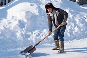 Стоимость уборки снега в трёх областях выросла до 15 тысяч рублей