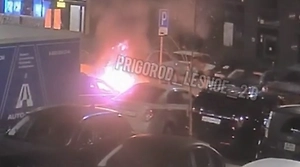 Неизвестные подожгли BMW во дворе жилого комплекса в Подмосковье
