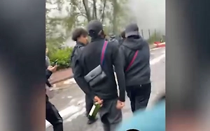 Париж в огне: Школьные протесты становятся всё яростнее — в полицию летят коктейли Молотова