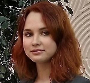 Вместе с тем требование установить приложение именно на личный телефон ребёнка выходит за пределы компетенции учителя и не основано на законе. К компетенции образовательной организации относится материально-техническое обеспечение образовательной деятельности (ч. 3 ст. 28 ФЗ №273-ФЗ «Об образовании в РФ»). Кроме того, при реализации образовательных программ с применением электронного обучения, образовательная организация обязана создать необходимые для этого условия (ч. 3 ст. 16 ФЗ №273-ФЗ «Об образовании в РФ»)